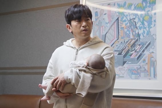 Dolsing Mom Daughter Adoption → Childbirth → Wedding.."Daddy" Lee Minwoo proposed to me in a sea of tears [a housekeeper]