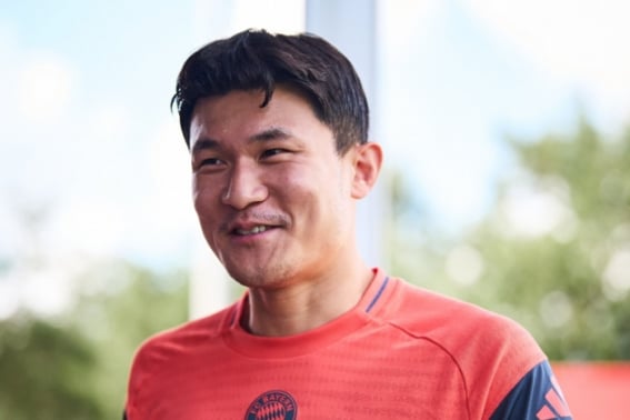 "全时赛"金旻载与"国足后辈"闫桉以"韩国德比"判定胜负 拜仁队4比1完胜门兴格拉德巴赫队，取得"领先优势"