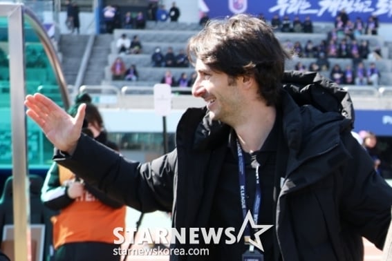 Huấn luyện viên Paju Nus 'thắng 2 trận liên tiếp' trước huấn luyện viên Lee Jung Hyo Tôi tự hào về các cầu thủ trẻ". [hiện trường Paju]