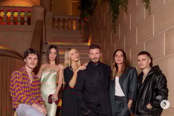 ベッカム夫妻が手を差し伸べたが..'絶縁宣言'ブルックリン、母のファッションショーに不参加 [★ハリウッド]