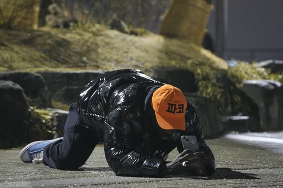 Parko đã quỳ gối trước tháp Namsan của tháp Eiffel"Quà cho bức hình để đời." [Chào mừng đến với Hàn Quốc]