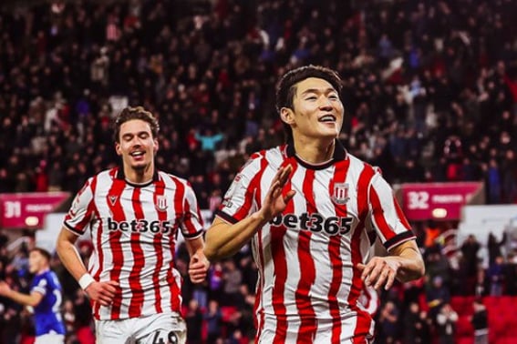 4か月の沈黙が破られた！ ペ・ジュンホ、稲妻のようなシーズン3号ゴールが炸裂··· '天国と地獄' ストーク、3-3の劇場引き分け