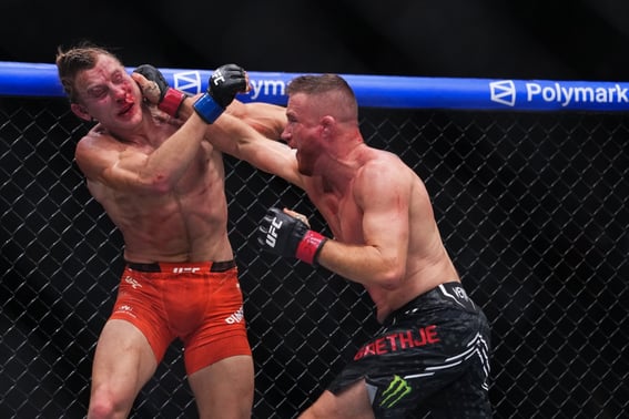 'Lịch sử' Các nhân viên FBI đang học kỹ thuật UFC... Gatch & Chandler tham gia