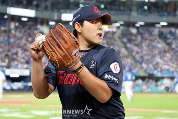 "Lotte бульпан Oh Myung" Всепогодный Ву Ван Пак, операционный стол "Конец" ... "Я обнаружил повреждение связок правого локтя."