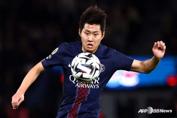 Lee Kang In chia sẻ về nguy cơ xuống hạng trong loạt ảnh mới của Tottenham với điều kiện chuyển nhượng còn lại