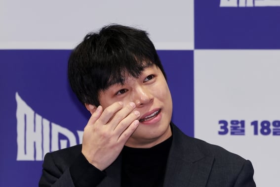 JYP-turned-actor debuts as feature film director after 10 years..The reason why I cried [the star scene]