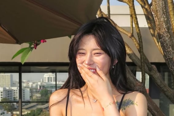 "19岁就怀孕"单身妈妈noselby说"健康生活是我生下你的痕迹"穿着比基尼大胆裸露