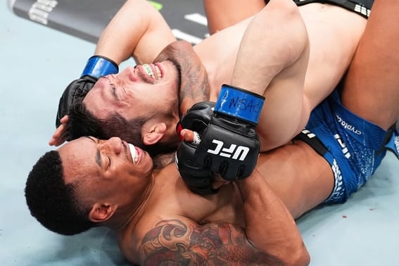 "It's too bad."' Yoo Soo-young failed to win 3 consecutive UFC games, lost to Korean Smith in the 2nd round submission... The first defeat since our debut