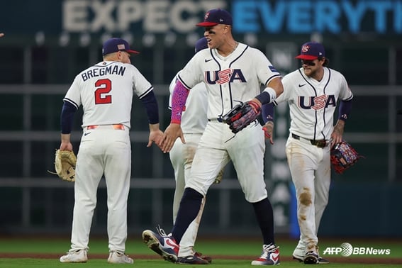 《哇》泽基·哈珀·施瓦伯vs索托·马查多·塔蒂斯《星星聚集在一起！' 美国和多米尼加公开"历代级"阵容