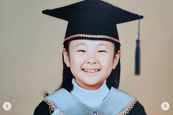 HaHa ♥ Con gái út Ha Song (Byul) tốt nghiệp mẫu giáo父 Nhìn giống y chang bánh cá luôn