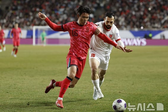 'Великий переворот' - соревнование национальной сборной Кореи на чемпионате мира по футболу и присоединение к 'Европейскому престижному асу', который также высоко оценил тренер Хон Мён Бо. [Место Чхонана]