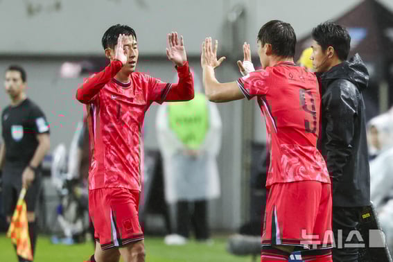 'Son Heung Min, Oh Hyun Kyu cùng tồn tại' Kết thúc rồi sao? Chỉ 3 tháng trước World Cup, huấn luyện viên Hong Myung Bo vẫn chưa tìm ra câu trả lời." "Vẫn chưa có gì được quyết định cả..." [hiện trường Cheonan]