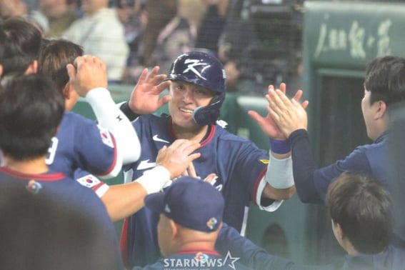 "朴东元已经跑得够呛了。" ↑LG队主力接球手未参加热身赛的可能性:因为有0.385安打率替补 [水源现场]