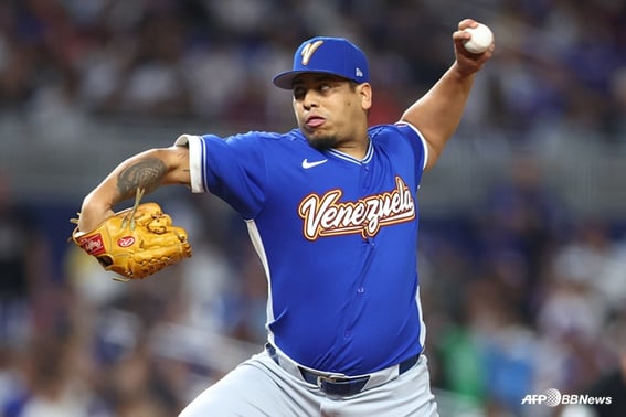 Вау!' Санчес из Ханва, срочно вышел в полуфинал WBC, 1 ⅔ иннинг → Венесуэла преодолела кризис базы данных