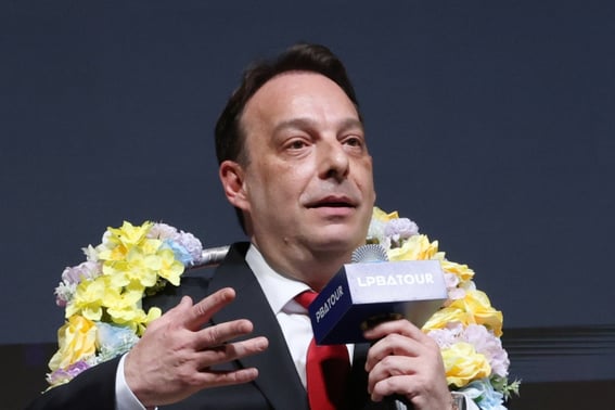 "Thay vì chỉ mải mê chơi game", lời khuyên cuộc đời của một ông chú người nước ngoài 52 tuổi, "Thanh niên hãy tận hưởng bóng bi-a nữ". [Phỏng vấn tại hiện trường PBA Golden Q]