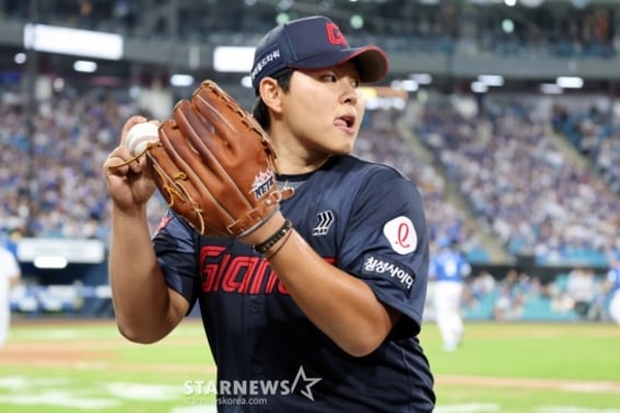 ロッテのオールラウンド右腕ブルペンがついにシーズンアウト··· パク·ジン、18日にトミー·ジョン手術が確定→リハビリ日程は後日公開