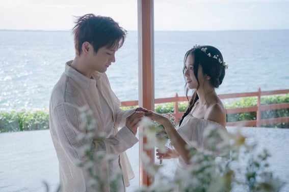 ジス、ラブリーなロマンティックコメディの女神..ロマンスで世界1位を獲得した