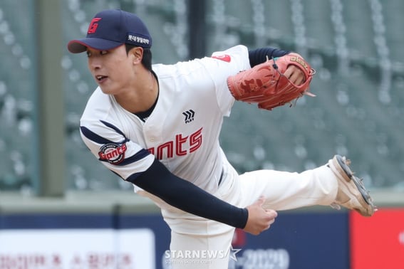 "Вау" Лотте джекпот! 2R Чхве Джун Ён - Ким Вон Чжун с первого года новичка, и главный тренер улыбается: "Бросьте очень хорошо... Думаю о непревзойденной победе"