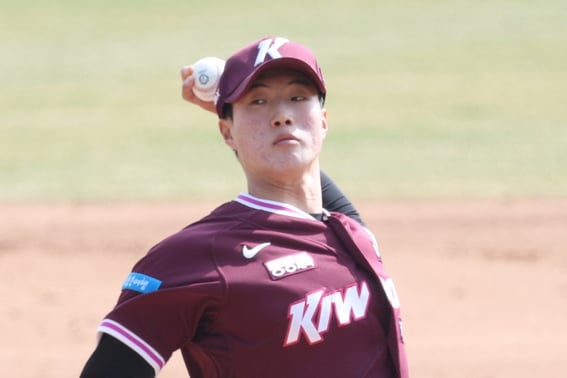 Is this your first appearance?' Kiwoom 8R Kiwoom, LG's 1st inning no-hit! The head coach also praised him, "He threw bravely without being daunted."" [the scene of Jamsil]