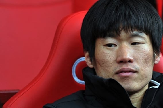 "It's the same since Park Ji-sung's days. Pathetic behavior." Il also exploded in Manchester City's "Asian Passing." Let's hold the Uzbek player's trophy. "Flipping in the air."