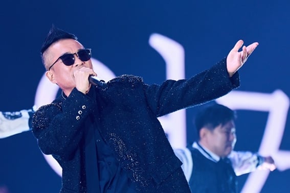 Kang đại gia cổ vũ 'không thể đếm được'Kim Gun Mo: 'Không phải là tái xuất mà là tấm lòng 'debut'