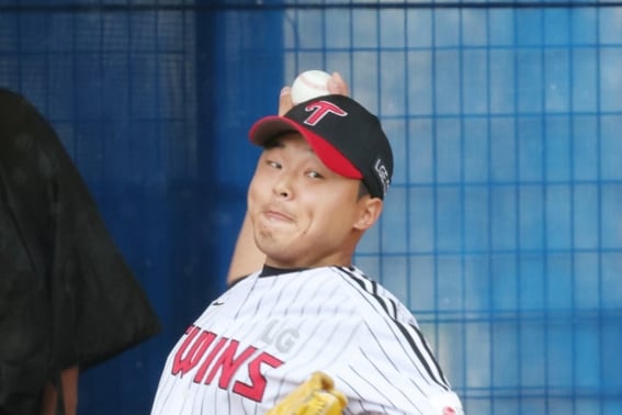 [thông báo chính thức] LG sét đánh ngang tai!' Lee Ji Kang chia sẻ về ca phẫu thuật khuỷu tay sau khi phẫu thuật cắt bỏ xương và tái thiết dây chằng → kéo dài một năm phục hồi chức năng