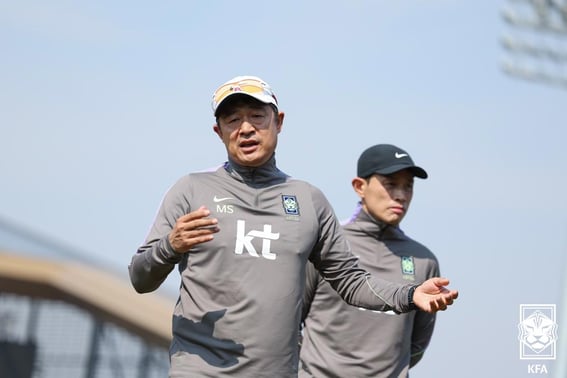 Huấn luyện viên Lee Min Sung: 'Asian Game' bất luận thế nào cũng phải gọi những người đã hoàn thành nghĩa vụ quân sự"