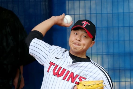 «Вход в миллиардную зарплату» LG Мадангёнг признался в своем душевном состоянии после операции на локтях: «Я думаю, что это отступление для продвижения вперед → это больно, поэтому это не весело»