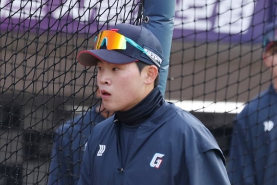 「最低3か月のリハビリ」ロッテ独立リーグの驚きのスターが「最後に」倒れた··· パク・チャンヒョン、右手の掌の疲労骨折手術