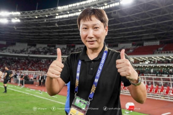 Đạo diễn Kim Sang Sik đứng thứ 2 trong tổng số người bị cúm tại Việt Nam → Vượt qua thể thao để trở thành anh hùng dân tộc