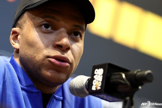 →皇马"误诊事件"曝光:姆巴佩终于亲自出面解释,"好像有误会……"