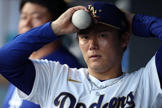 Cú đánh bóng đau đớn của Yamamoto đã đáp trả lại bằng một cú đánh mạnh mẽ để đảo ngược tình thế → 8 điểm bùng nổ chiến thắng lớn trong trận khai mạc [MLB]