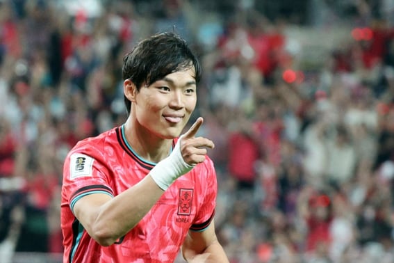 Сон Хын Мин и Чо Гю Сон отталкивают.' Самый молодой Ох Хён Гю, вызов "Чемпионат мира по футболу, главный питчер"