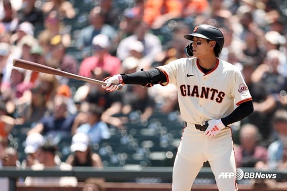 "О боже" Ли Чон Ху сказал, что 2G подряд без хитов молчал, и он чуть не потерпел поражение от команды SF... «После одного удара и пустой болтовни, два поражения подряд»