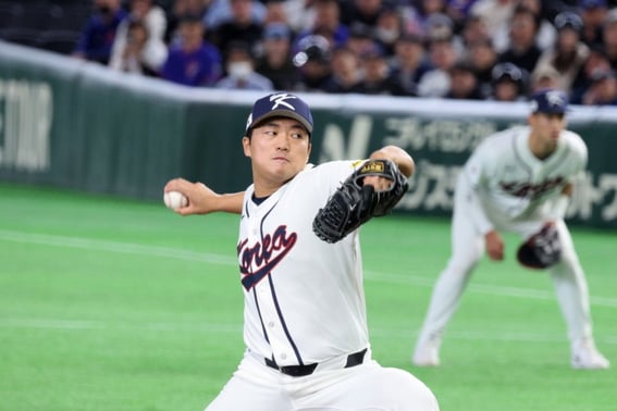 «BBBBS BB», Го У Сок, первая победа в тройном А ⅓Проиграв 4 пробежки в иннинге «Шок» ... Из 22 ударов был "Коджак 8".