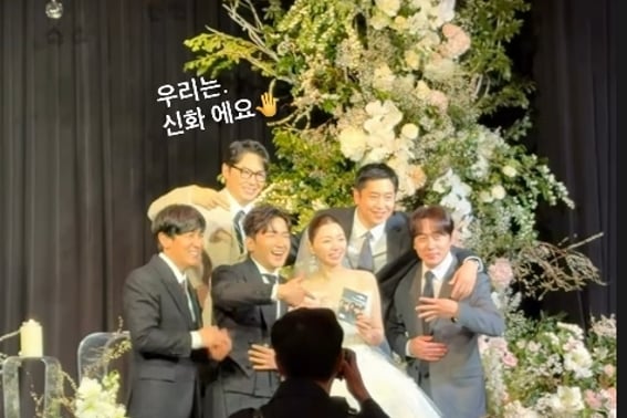 "Chúng tôi là thần thoại".Lễ cưới của Lee Minwoo, các thành viên kỷ niệm 28 năm, trừ Shin Hye Sung ra