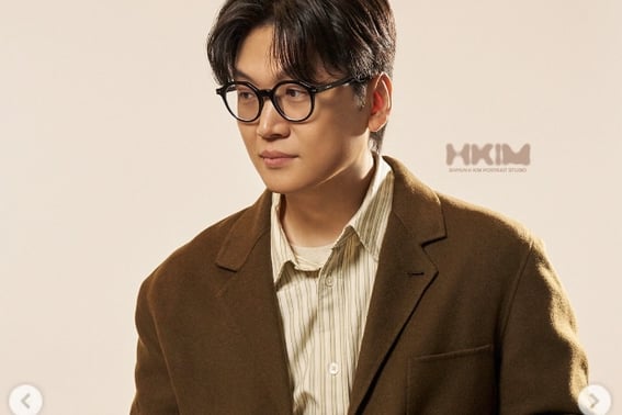 Переводчик Хван Сок Хи удалил все сообщения в социальных сетях из "подозреваемого в сексуальных преступлениях" [человек.]