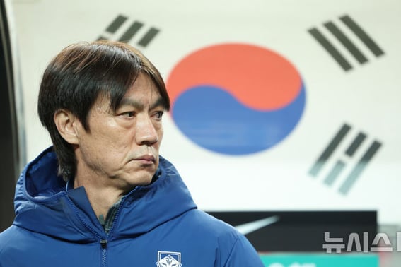 "South Korea is surprising and Korea weak." Austrian media also scoffed at Hong Myung-bo... Hong Myung-bo Team "I didn't even intend to resist." Criticism