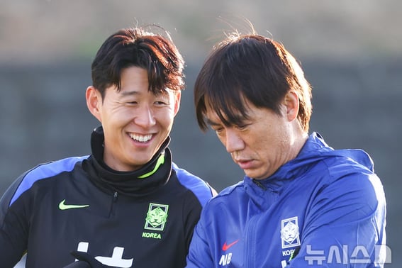 墨西哥也质疑"洪明甫号"，称"孙兴慜、李康仁、金珉载都写完了，到底为什么？"... 欧洲派球员全部启动，但被1.5军洗劫一空的谜团