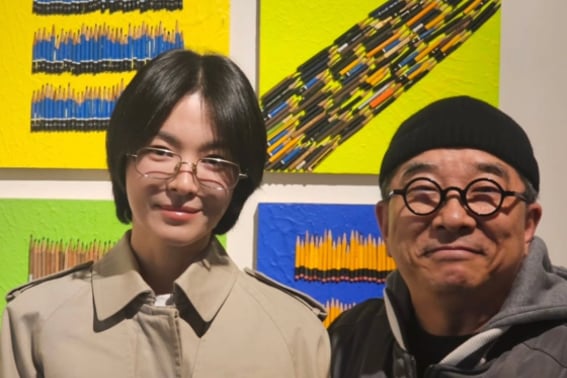 Сон Хе Гё, комбинация коротких волос + очков, что-то.Даже экспресс-похвала в президентских выборах: «Сердце красивое»