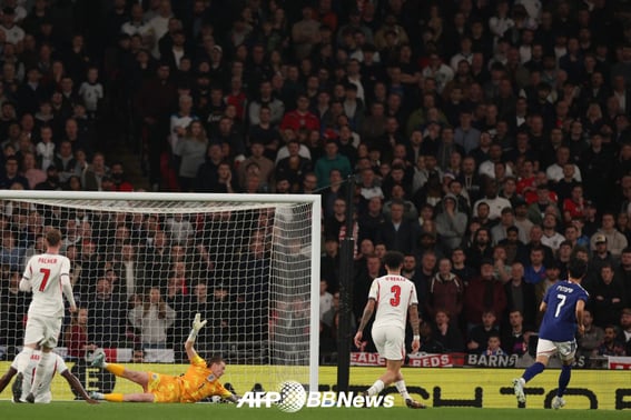 Bóng đá Nhật Bản bất ngờ với chiến thắng 1-0 trước Brazil và Anh