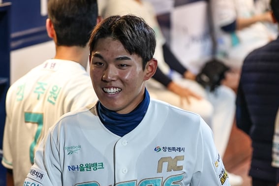 Lee Kang-chul, the 'winning master,' also has a taste. He's a 'new man' of NC again! The first hit left Lotte's two-run shot → an all-time impact