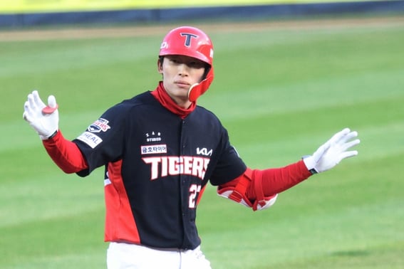 'Double → Double → Double' Тренер Ли Бом Хо «Уголок веры» взорвался на 3 удара! Предварительное нагревание стола KIA перед Ким До Ёном закончилось.