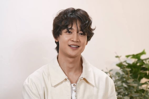 Minho (SHINee) đối đầu với đại gia lôi cuốn trong loạt ảnh mới [tôi sống một mình]