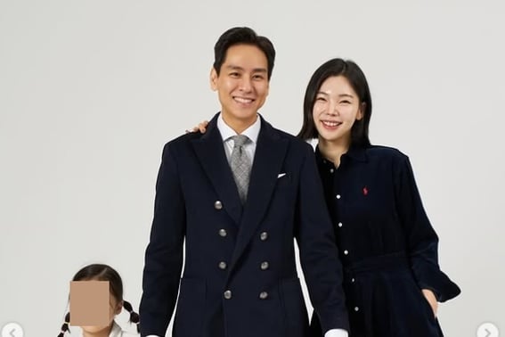 ユン·ナムギ♥イ·ダウン、二人から四人へ..幸せな家族写真