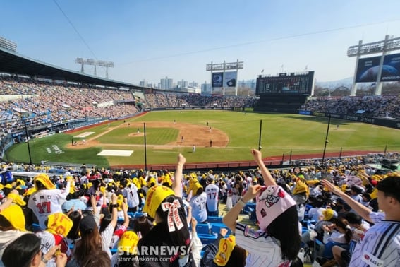 Должно ли открытие профессионального бейсбола состояться в субботу, есть и другие варианты. [Бизбол Рю Сон Гю]