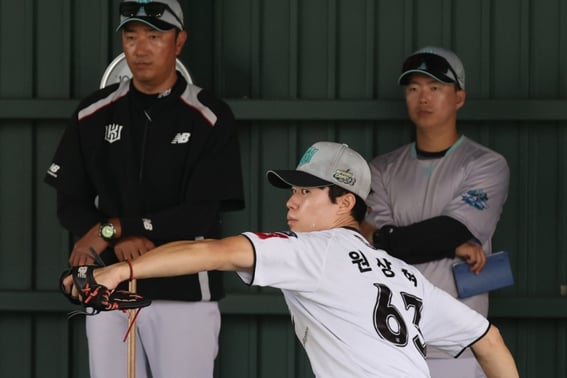 KT队也有疲劳骨折的噩梦 第1轮右腕投手元相铉接受肘部手术，"听说需要6个月时间"" [水源现场]