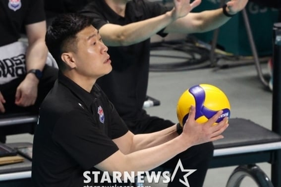 Kim Young Rae thay thế Kim Young Rae 'thất bại' với đôi mắt đỏ hoe"... Mùa xuân cay đắng của Tổng công ty Đường bộ 'Chính thức No.1', đánh mất vị trí chỉ huy và 3 trận thua liên tiếp [hiện trường Jangchung]