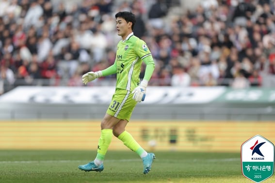 只要拿到球就会响起的"猛烈的嘘声"... 仁川水瓶投掷"恶缘"白钟范:"我应该接受。"" [仁川县长]