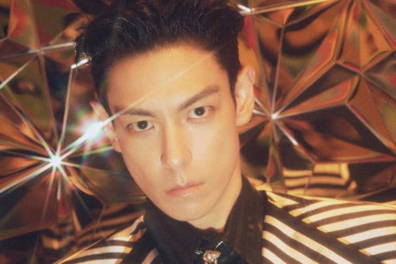 Вернувшись, он получил поддержку от G-Dragon, Sun и Daesung, и занял место в глобальных чартах.